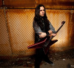 Ακούστε το "Head Up High" και δείγματα όλων των κομματιών από το "Apotheosis Live - 2012" των Firewind 