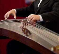 Το "One" των Metallica διασκευασμένο σε παραδοσιακό κινέζικο μουσικό όργανο 