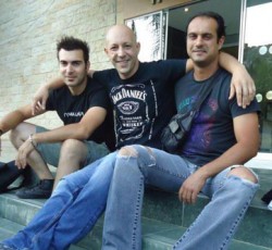 Τα Γυμνά Καλώδια μας παρουσιάζουν το καινούργιο τους τραγούδι 