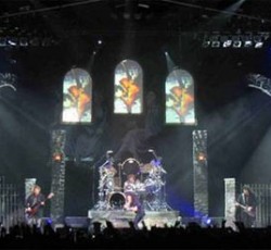 Τα σκηνικά των Heaven And Hell στο Rockwave. Η μεγαλύτερη σκηνή του Rockwave η φετινή! 