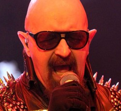 Ακούστε τον Rob Halford να αφηγείται την χριστουγεννιάτικη ιστορία του "Fronsty, του Χιονάνθρωπου" 