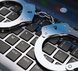 Στη φυλακή δύο Βρετανοί για διαδικτυακή πειρατεία 