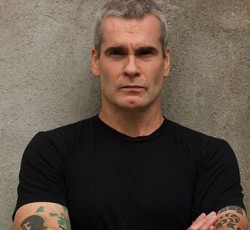 Henry Rollins: «Πολλοί Αμερικάνοι συμφωνούν με τη στάση του Putin απέναντι στους ομοφυλόφιλους» 