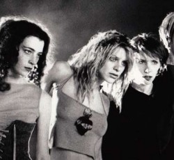 Επανένωση για την κλασική σύνθεση των Hole 