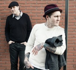 Live album και DVD από τους Horrible Crowes / Ακούστε τους να διασκευάζουν Katy Perry 