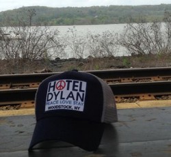 Άνοιξε τις πύλες του το θεματικό ξενοδοχείο «Hotel Dylan» 