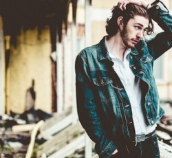 Στην αντεπίθεση ο Hozier 