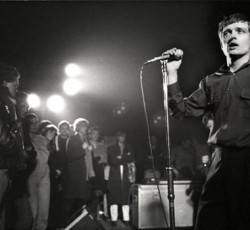 Παιδικό ποίημα του Ian Curtis πωλείται σε εξωφρενική τιμή 