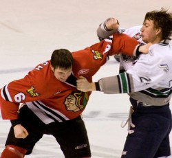 Άγριο ξυλοκόπημα σε γήπεδο χόκεϊ υπό τους ήχους των Five Finger Death Punch 