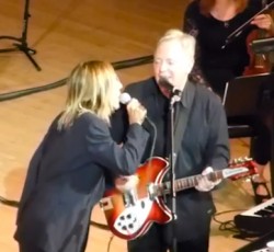 New Order και Iggy Pop μαζί επί σκηνής 