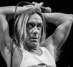 Υπερβολικά περίεργες χριστουγεννιάτικες ευχές από τον Iggy Pop 