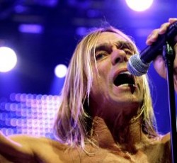 Έσπασε το πόδι του σε συναυλία των Iggy And The Stooges ο Iggy Pop 