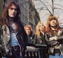 Οι Iron Maiden συνεχίζουν να στηρίζουν τον Clive Burr στον αγώνα κατά της ασθένειάς του 