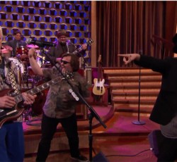 Μια αναπάντεχη διασκευή στο "Hello, I Love You" των Doors! 