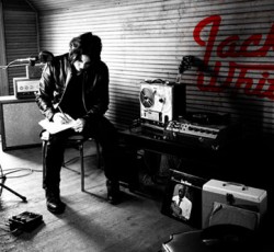 Δείτε τον Jack White να λανσάρει νέο πετάλι με ένα ολοκαίνουργιο τραγούδι 