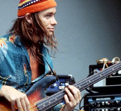 Ο Robert Trujillo (Metallica) βοηθάει στην εξάπλωση του ...λόγου του Jaco Pastorius 