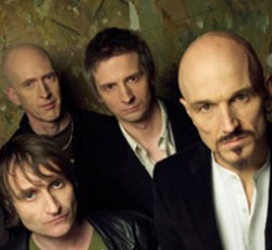 Οι James στην Πάτρα τον Απρίλιο 