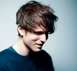Ο James Blake διασκευάζει το "The Sound Of Silence" με βοήθεια από Bon Iver 