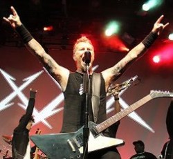 Διαθέσιμα (στην κανονική τους εκδοχή) δύο ακυκλοφόρητα κομμάτια των Metallica 