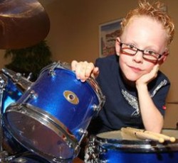 Επτάχρονος drummer παίζει Foo Fighters στην αμερικάνικη τηλεόραση 