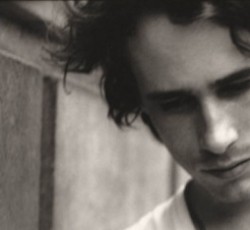 Ποιός θα υποδυθεί τελικά τον Jeff Buckley στη μεγάλη οθόνη; 