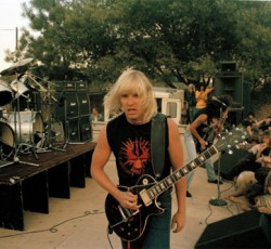 Σπάνιες φωτογραφίες του Jeff Hanneman από το βιβλίο "Murder In The Front Row" 