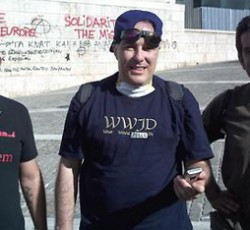 Ο Jello Biafra στις πορείες της Αθήνας