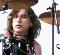 Στο νοσοκομείο ο drummer των King's X 