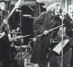 Ian Anderson: «Ο Tony Iommi είχε ντραπεί όταν έπαιζε ως μέλος των Jethro Tull»