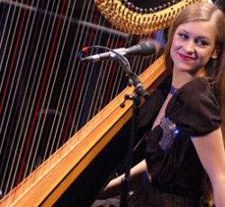 Ακούστε νέο κομμάτι από τη Joanna Newsom 