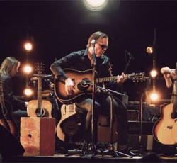 Ο Joe Bonamassa κάνει για δέκατη φορά ντεμπούτο στην κορυφή των charts και σπάει το ρεκόρ του B.B. King και του Stevie Ray Vaughan 