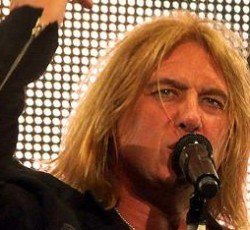 Ποιά είναι η μπάντα των ονείρων του Joe Elliott (Def Leppard); 