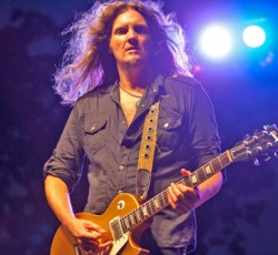 Ανακοινώθηκε ο νέος κιθαρίστας των Whitesnake 