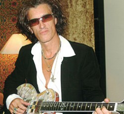 Στον «τόπο του εγκλήματος» ο Joe Perry (Aerosmith) 