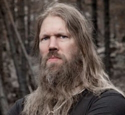 «Είναι εύκολο να ακουστείς σαν τον Ozzy Osbourne», δηλώνει ο τραγουδιστής των Amon Amarth 