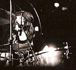 Δείτε τους drummers των Iron Maiden, Slayer, Anthrax, (πρώην) Dream Theater να αποδίδουν φόρο τιμής στον John Bonham 