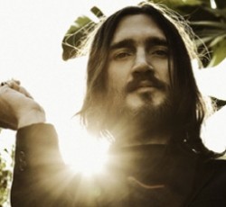 Νέο τραγούδι και βίντεο από τον John Frusciante 