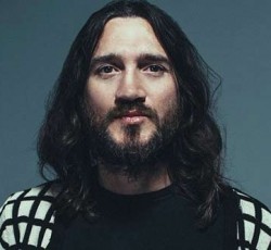 Ο John Frusicante στέλνει στο διάστημα (κυριολεκτικά) το "ENCLOSURE" 