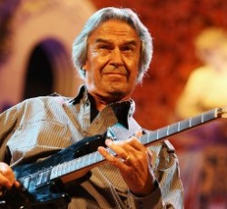 Ο John McLaughlin τα βάζει με τους «διαδικτυακούς πειρατές» 