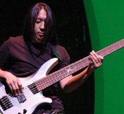 Ο John Myung των Dream Theater στην κορυφή της λίστας με τους 25 κορυφαίους μπασίστες 