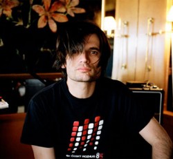 Jonny Greenwood (Radiohead): «Οι νέες μπάντες παίζουν με τα όργανα των παππούδων τους» 