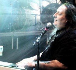 Lyric video καινούριου κομματιού «από τα παλιά» για τον Jon Oliva 