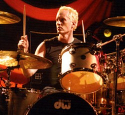 Εγκαταλείπει τους A Perfect Circle ο drummer Josh Freese 