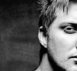 Josh Homme: «Παίζω καλά επειδή πίνω»