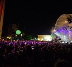 Θερμή υποδοχή στο φεστιβάλ του Jumping Fish από την Cosmote 