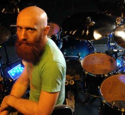 Έσπασε το κόκαλο του τραχήλου σε ποδηλατικό ατύχημα ο drummer των Killswitch Engage 