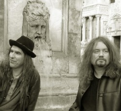 Οι Justin Sullivan και Dean White των New Model Army τον Νοέμβριο στην Αθήνα 