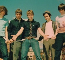 Οι Kaiser Chiefs ψάχνουν για «ανεξάρτητο» παραγωγό 