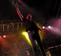 «Αμφίβολη η βιωσιμότητα μιας rock μπάντας σήμερα», σύμφωνα με τους Kaiser Chiefs 