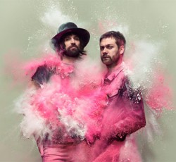 «Δώρο» Kasabian με δύο νέα τραγούδια, live CD και DVD 